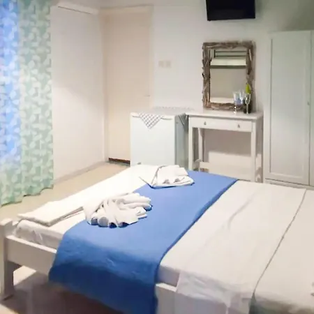 Beachfront Alonissos - Galazia Thea Gems Apartment